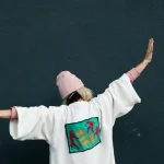 Stylizacja modowa z użyciem ubrań oversize